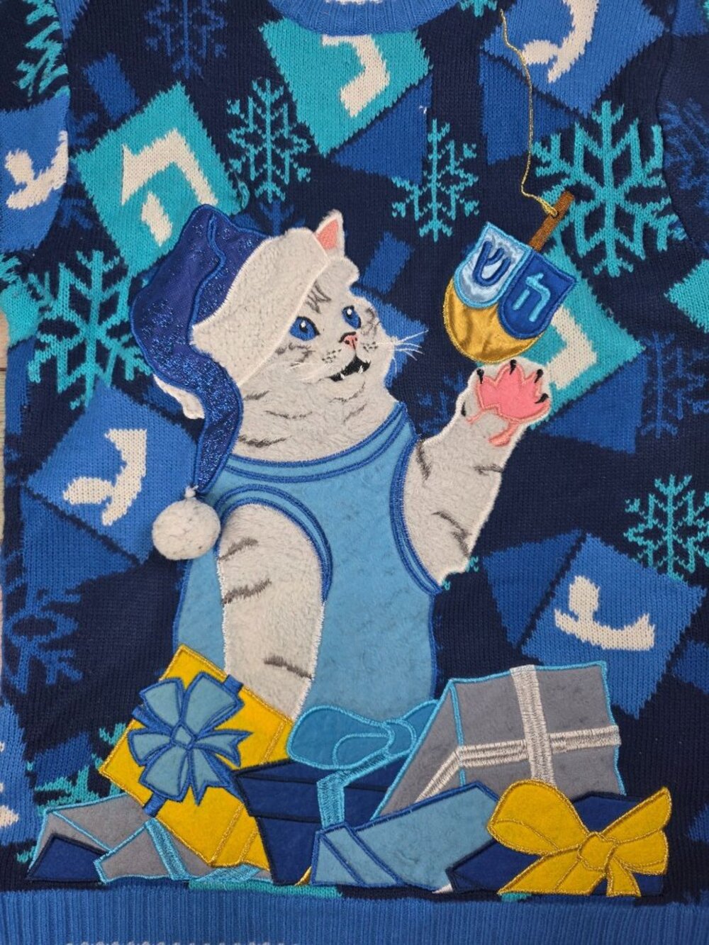 Blizzard Bay Hanukkah Cat Sweater With Dreidel & Gifts Size Medium